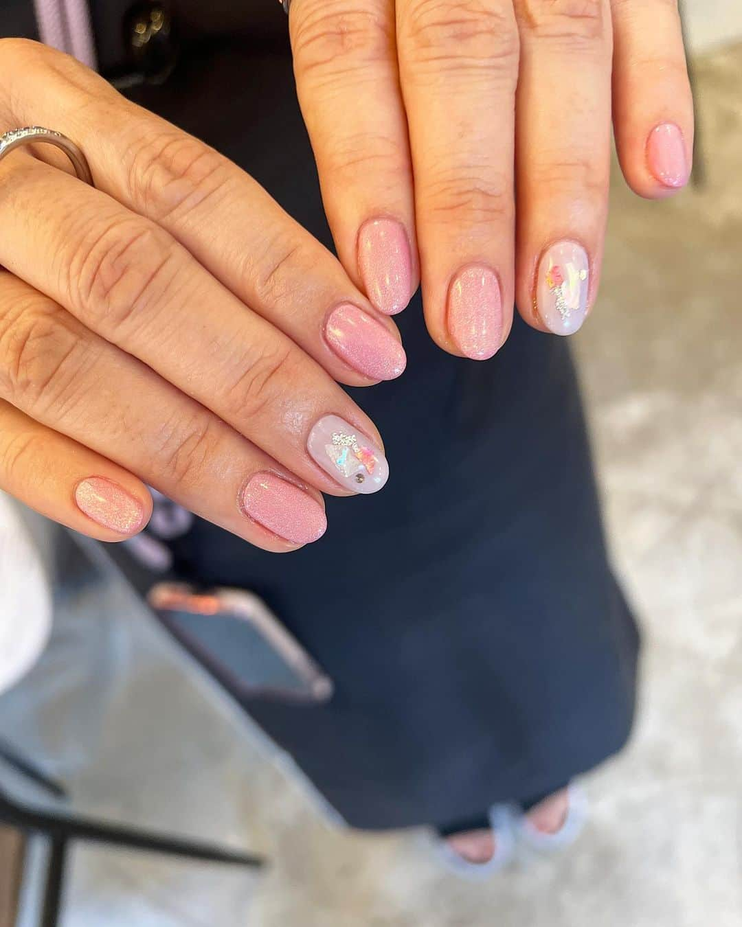 Kana Kobayashiさんのインスタグラム写真 - (Kana KobayashiInstagram)「#nail #shell #マグネットネイル #ネイル #ネイルデザイン #ネイルアート #ワンポイントネイル」9月2日 6時51分 - anela_kana