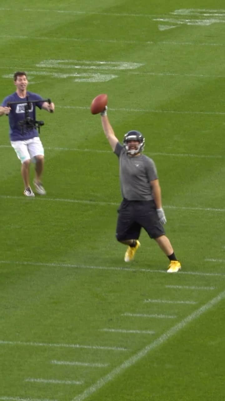 Dude Perfectのインスタグラム：「Football is BACK! 🏈🔥」