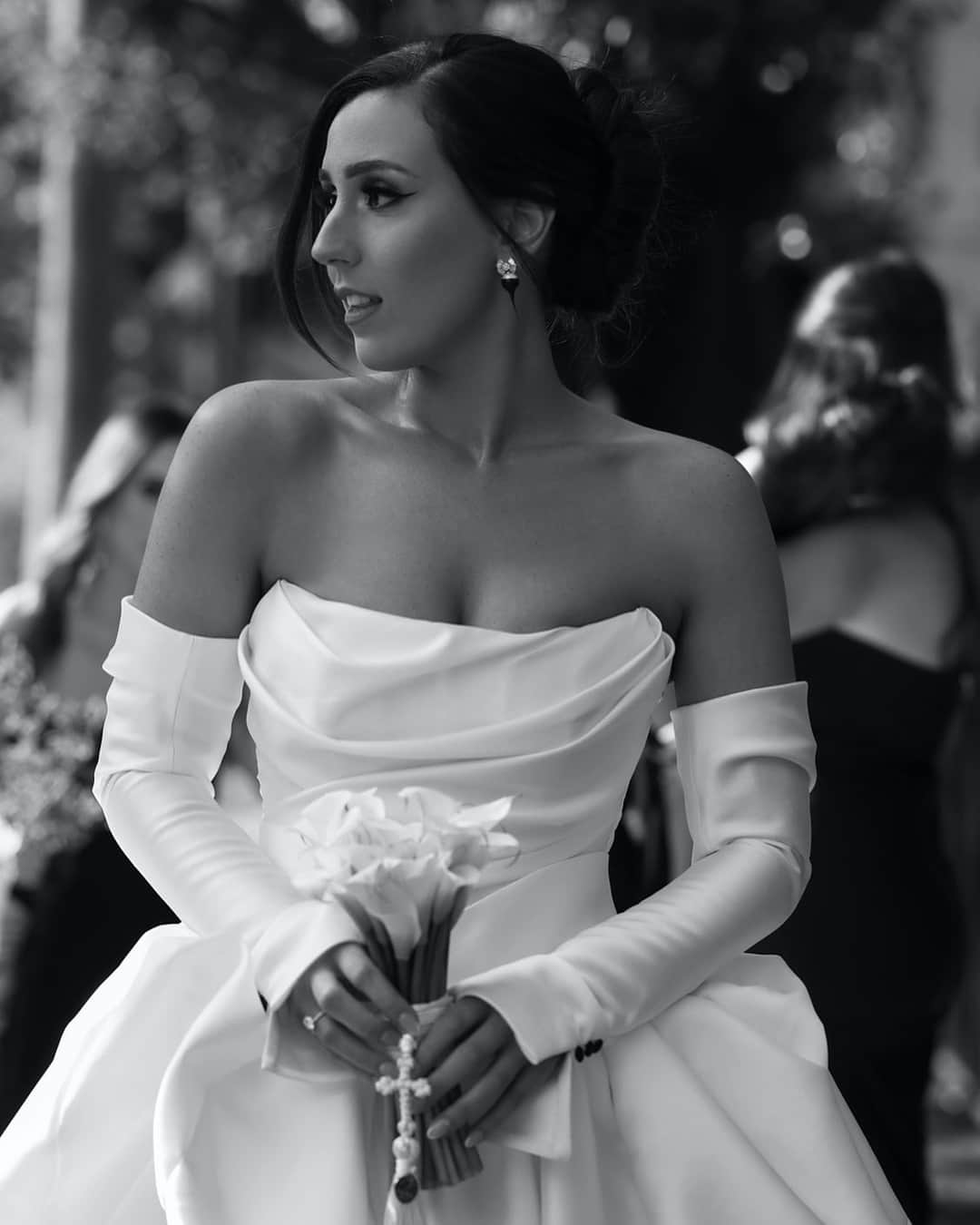 Steven Khalilのインスタグラム：「Timeless elegance | Mariam’s hand moulded couture gown. Beautifully captured by @imagehausweddings⁣ #stevenkhalil #stevenkhalilbride #weddinggown #bridal」