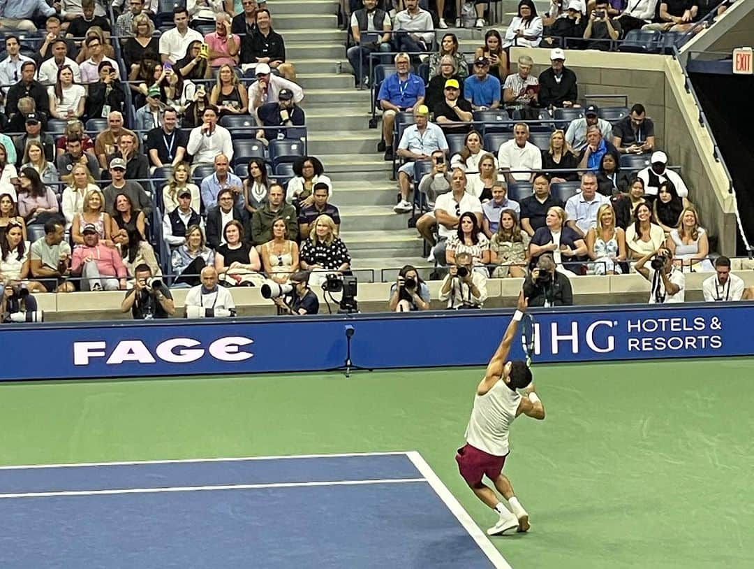 サンドラ・バーンハードさんのインスタグラム写真 - (サンドラ・バーンハードInstagram)「Last night @usopen @carlitosalcarazz the kid is tremendous @rennaestubbs is a top kitty so much #Pride! We had a ball a fuzzy yellow ball! #50yearsequalpay @billiejeanking groovy pics by @coolcritters」9月2日 7時06分 - sandragbernhard