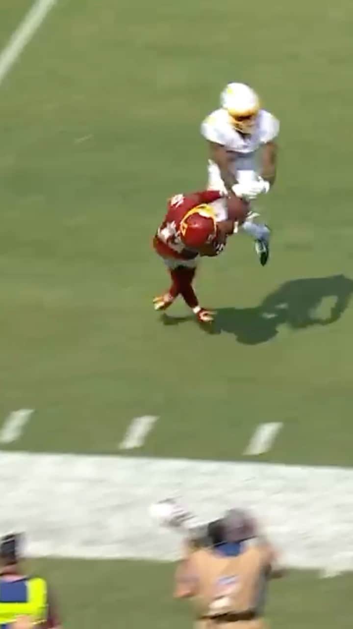 ワシントン・レッドスキンズのインスタグラム：「still trying to process how @Terry_25 caught this 🤯  📺: #AZvsWAS — Sept. 10th on FOX  📱: Stream on #NFLPlus」