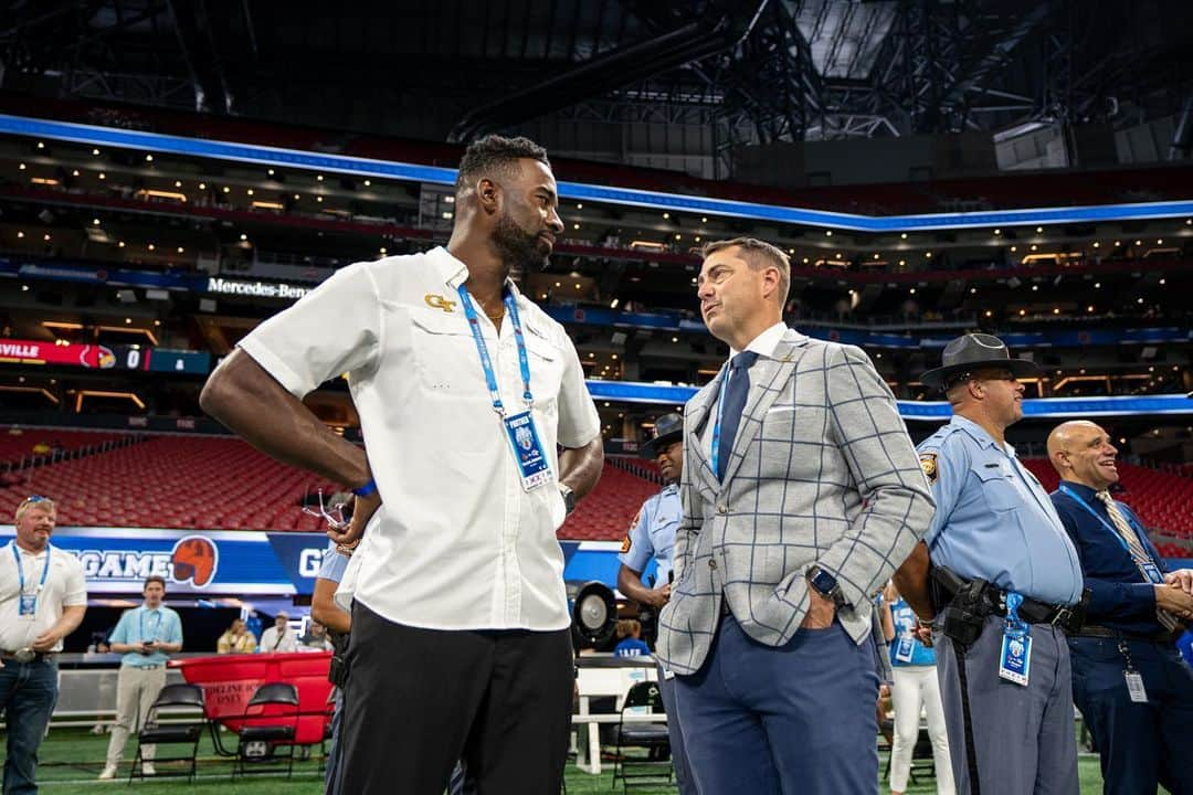 カルビン・ジョンソンさんのインスタグラム写真 - (カルビン・ジョンソンInstagram)「Legend in the building @megatron  #StingEm x @aflackickoff」9月2日 7時50分 - megatron