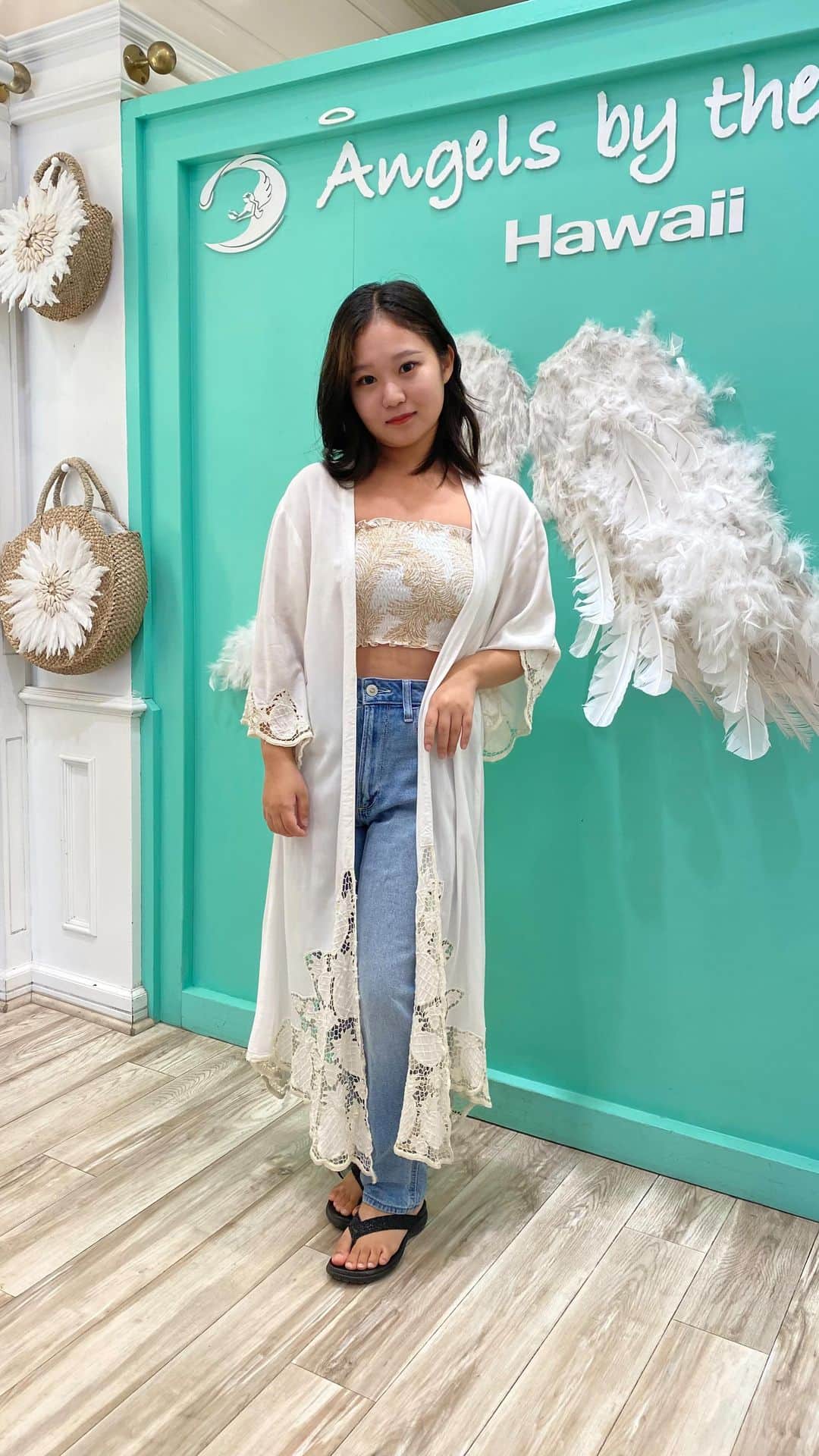 Angels By The Sea Hawaii Waikiki Based Boutiques ?Original clothing designed のインスタグラム：「インスタLIVE「マッチングコーデ」 ☑︎バンドゥ ☑︎パイナップルコレクション ☑︎リーブスコレクション @angelsbythesea  @angelsbythesea has been Hawaii’s resort fashion brand based in Honolulu, Hawaii, since 2010. Please visit our online store 🌺www.angelsbytheseahawaii.com Owner Designer Nina Thai (Miss Waikiki) @nina_bythesea (日本語勉強中📚🙇🏻‍♀️) Please feel free to tag your pic for a chance to be featured!  ハワイのリゾートファッション、 エンジェルズバイザシー はミスワイキキである Nina Thai によって作られたハワイオリジナルファッションブランドです🌴日本語ウェブサイトはこちら www.angelsbytheseahawaii.jp  ハワイやリゾートファッションが好きな人は是非私達のアカウントをフォローして下さい🙌また私達の商品をポストする際にタグ付けしていただいたら私達からリポストされるチャンスがあります  #angelsbytheseahawaii #angelsbythesea #resortwear #hawaii #waikiki #matchingoutfits #matchymatchy #mommyandme  #ハワイ #ワイキキ #カイルア #ラニカイビーチ #シンプルコーデ #エンジェルズバイザシーハワイ #エンジェルズバイザシー #リゾートファッション #ハワイ限定 #リンクコーデ #家族コーデ #하와이스냅 #하와이허니문스냅」