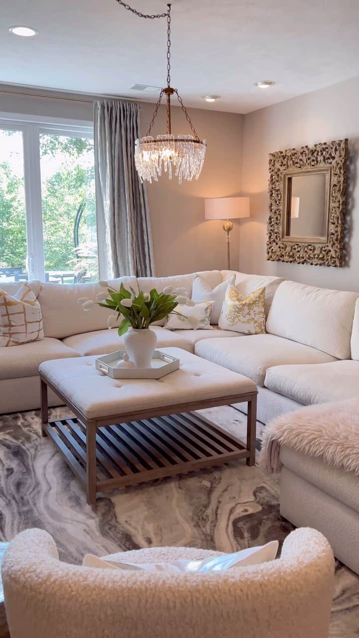 のインスタグラム：「My lighting was due for a revamp and thanks to @bedbathandbeyond I am all set to host and enjoy Labor Day Weekend festivities - check out their exclusive Labor Day deals, last chance for those end-of-summer savings!」