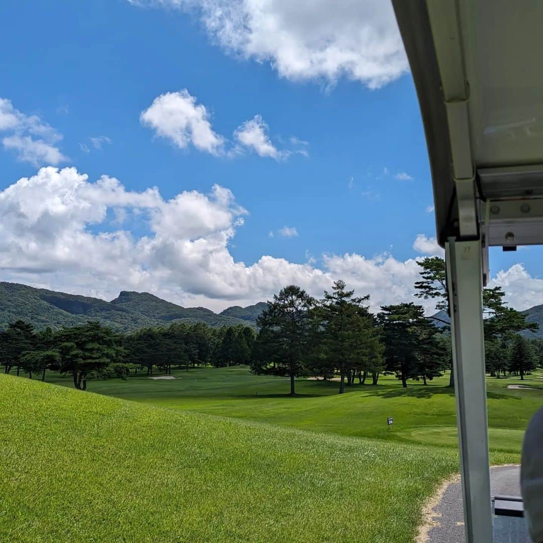 杉山セリナさんのインスタグラム写真 - (杉山セリナInstagram)「先日の、家族との軽井沢旅行！ ゴルフを始めて半年で、憧れていた72でプレーしました🏌‍♀ (スコア以外で)コースも景色も天気も最高だったよ🍃 早く上達したい🤣  #golf #ゴルフ #軽井沢 #軽井沢72 #夏休み」9月2日 8時15分 - serinasugiyama_official