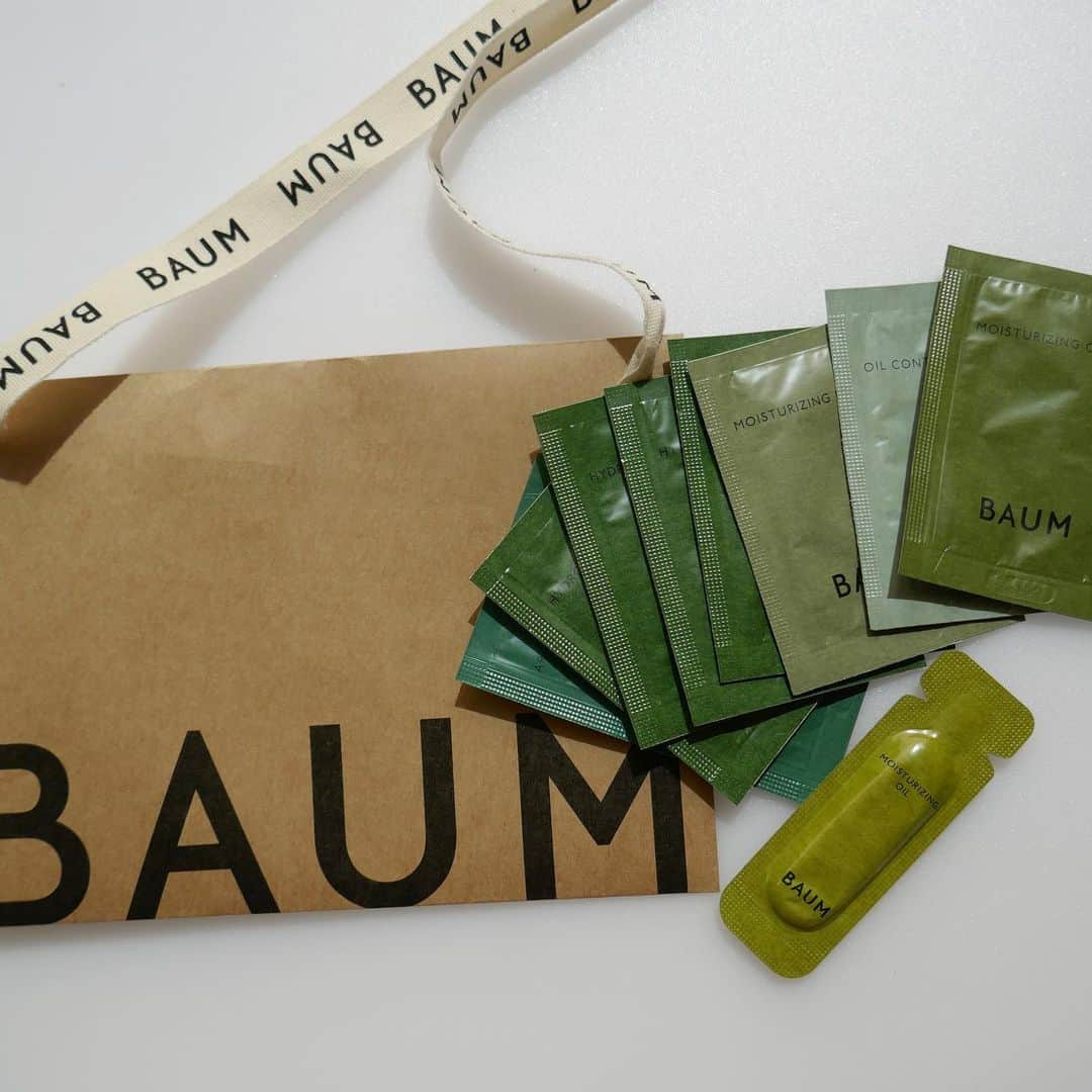 美的 Biteki's official Instagram! さんのインスタグラム写真 - (美的 Biteki's official Instagram! Instagram)「「樹木との共生」をテーマに掲げるスキン＆マインドブランド「BAUM（バウム）」のポップアップイベントが、2023年９月2日（土）から9月3日（土）までの期間限定で、LIFORK原宿にて開催されます。 イベント内の“BAUMの森”では３つの香りからお好きなものを選ぶ“森林浴美容®︎”や、そっと目を閉じ、深い静寂の森で心を整えるひとときの“森のリトリート”など、BAUMならではの体験が盛りだくさん。また、森林浴美容®️の後は、自身に合うスキン&マインド製品をBAUMistに教えてもらえたり、自宅でゆったりとBAUMを体感できるサンプルスキンケアセットのプレゼント（ローションやエマルジョン、オイルなど計9包入）ももらえます。   暑くてお疲れ気味な肌と心を癒してくれそうなBAUMの魅力がたっぷり詰まったスペシャルなイベント。ぜひ足を運んでみて！   【イベント情報】 Forest Bathing with BAUM 〜 肌と心が、深呼吸する森 ◆期間：2023年9月2日（土）11時〜19時 2023年9月3日（日）11時〜18時 ◆場所：LIFORK原宿 （東京都渋谷区神宮前一丁目14番30号WITH HARAJUKU 3F） ※入場無料・予約不要   #BAUM#バウム#スキンケア#森林浴美容#癒し#relax#美肌#イベント#コスメイベント#コスメサンプル#原宿#bitekicom」9月2日 8時47分 - bitekicom