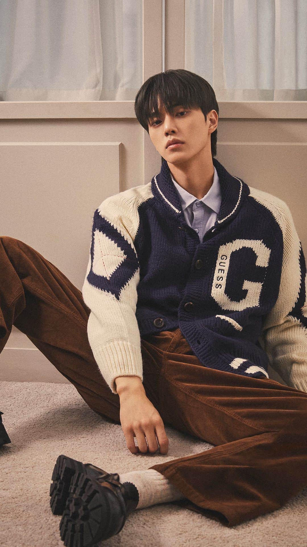 ゲスのインスタグラム：「My Days in Denim featuring @songkang_b. Discover his favorite everyday denim styles. Now available on guesskorea.com. #GUESSKorea」
