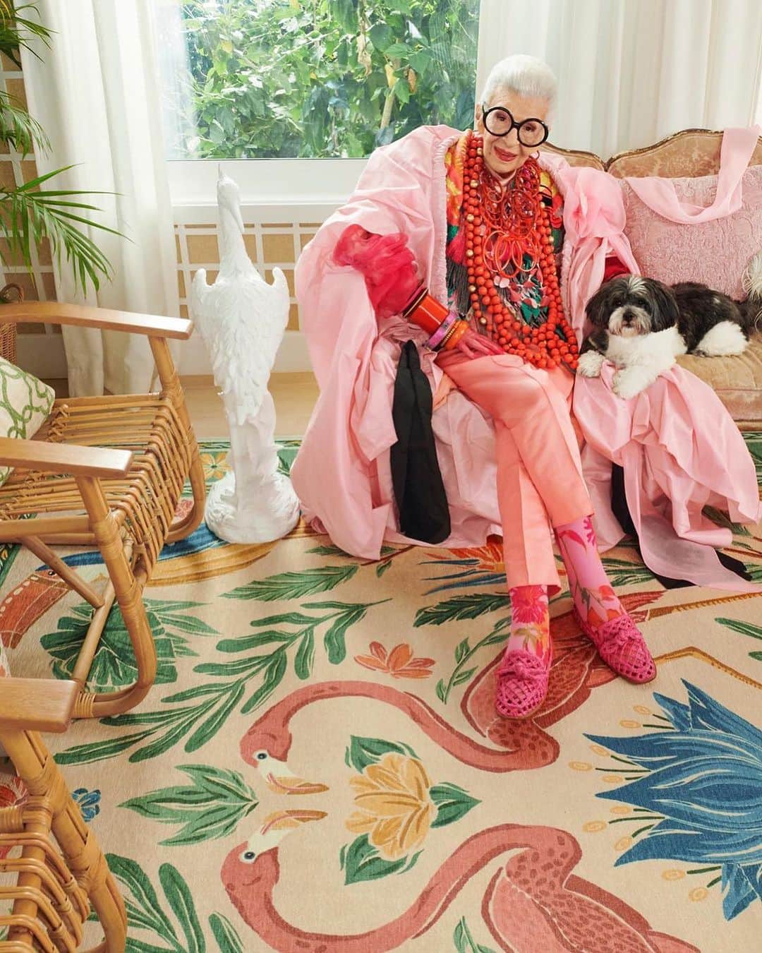 アレキサンドレバーマンさんのインスタグラム写真 - (アレキサンドレバーマンInstagram)「The Fashion Icon Iris Apfel wearing the Raffia Clarita Loafer as she celebrates her 102nd birthday! @iris.apfel we wish you the happiest birthday and thank you for being such an inspiration!  #Repost (Original Content @iris.apfel)」9月2日 9時12分 - alexandrebirman