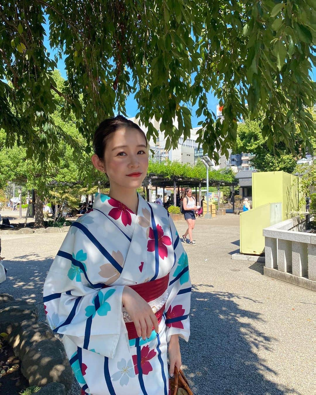 帆春さんのインスタグラム写真 - (帆春Instagram)「. ニッポンの夏！👘✨  #東京 #浅草 #浅草寺 #雷門 #浅草観光  #japan #japanese #japanesegirl #yukata  #浴衣 #浴衣ヘアアレンジ #ヘアアレンジ   PR @kimonoarisa #浅草着物レンタル #着物レンタル浅草 #浅草浴衣レンタル #浴衣レンタル #レンタル着物シフト #浴衣レンタル浅草 #浅草浴衣 #浅草着物   え、待って帆春浴衣似合うやん！✨と 自惚れていた日😆笑」9月2日 20時02分 - hoharu_oyama