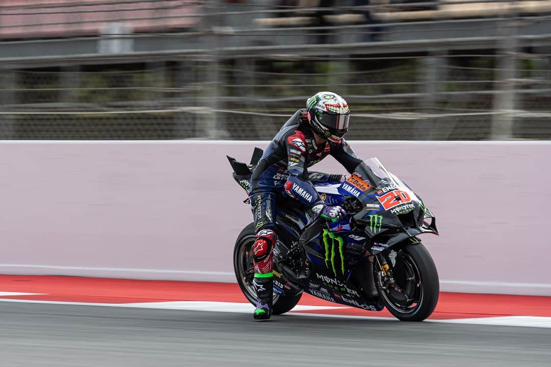 YamahaMotoGPさんのインスタグラム写真 - (YamahaMotoGPInstagram)「💬 @fabioquartararo20, Catalan GP - Qualifying Result - 17th:  "It was not the quali we expected; we expected much better for ourselves. We will try to find a solution for this afternoon. From my side, I will try to ride a bit smoother, and then we will see what will happen in the Sprint and the Race."  #MonsterYamaha | #MotoGP | #CatalanGP」9月2日 20時08分 - yamahamotogp