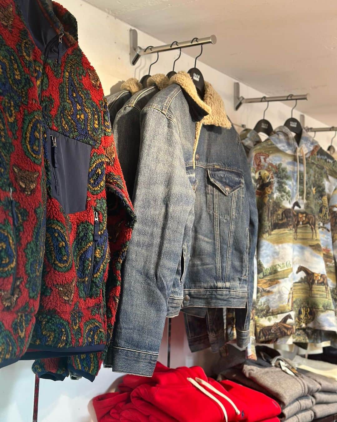 GROW AROUNDのインスタグラム：「#growaroundnewarrivals  2023 FALL🍂 秋物アイテム続々と入荷してます💁‍♂️ Ralph lauren, CUTTHROAT,COOKIES,PURPLE,Smoke rise,PRO CLUB,FB COUNTY,CARHARTTなど盛り沢山入荷してます！！」