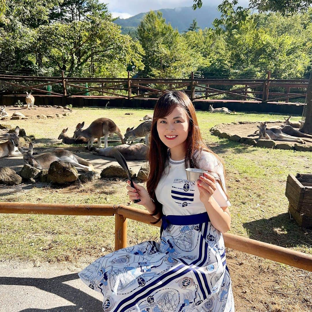 野本愛さんのインスタグラム写真 - (野本愛Instagram)「家族旅行で @fuji_safari 行ったよ🥰  動物が大好きだから ずっと見たかった リラックスしたカンガルー🦘見れたり カピバラ触れたり 可愛いわんちゃんも抱っこできて 本当に癒されたし 楽しかった🥰🥰🥰  服は @goinluck.jpの Tシャツワンピだよ😃  楽ちんだった❣️  🔍商品番号：DREHX6973SPS  🌟goinluckクーポンコード（20% off）：himemode　 　締め切り：９月２５日  🚚発送・返品・交換は全部無料！  💰最大0円で買えるキャンペーン開催中 　　https://www.goinluck.com/pages/vip-page  #富士サファリパーク #カンガルー #カピバラ #動物園 #静岡観光 #静岡旅行 #御殿場 #家族旅行 #旅遊  #goinluck #カジュアルコーデ #トレンド #夏コーデ #秋コーデ #旅コーデ #夏服 #秋服」9月2日 18時41分 - himemode