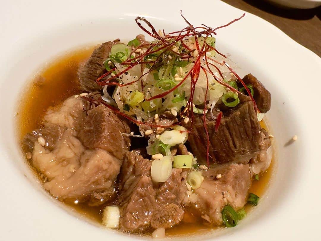 わっきーさんのインスタグラム写真 - (わっきーInstagram)「前々から食べに行ってみたかった「焼肉やまと」へ。店舗はコレド日本橋。 1971年創業、精肉店もやっていて、黒毛和牛が格安で味わる老舗店。 今回は松阪牛、黒毛和牛盛り合わせ、シャトーブリアンなど。 会食、記念日、デートに最適。  #焼肉やまと #焼肉やまとコレド日本橋店 #焼肉 #和牛 #黒毛和牛 #松阪牛 #コスパ最高 #シャトーブリアン #東京グルメ #東京デート #コレド日本橋 #埼玉グルメ #埼玉焼肉 #わっきーtv」9月2日 18時41分 - makoto_ishiwaki