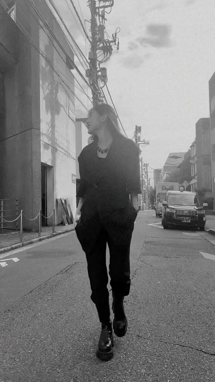キム・ドユンのインスタグラム：「🖤」