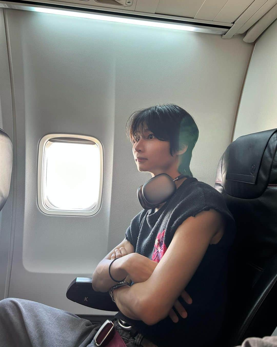 鈴木志音のインスタグラム：「久しぶりの飛行機✈️ そして福岡のみんなに久しぶりに会えてとても嬉しかった🫶🏻 またすぐ行きたいなー︎︎︎︎︎☺︎︎︎︎✌︎     #おんおん日記」