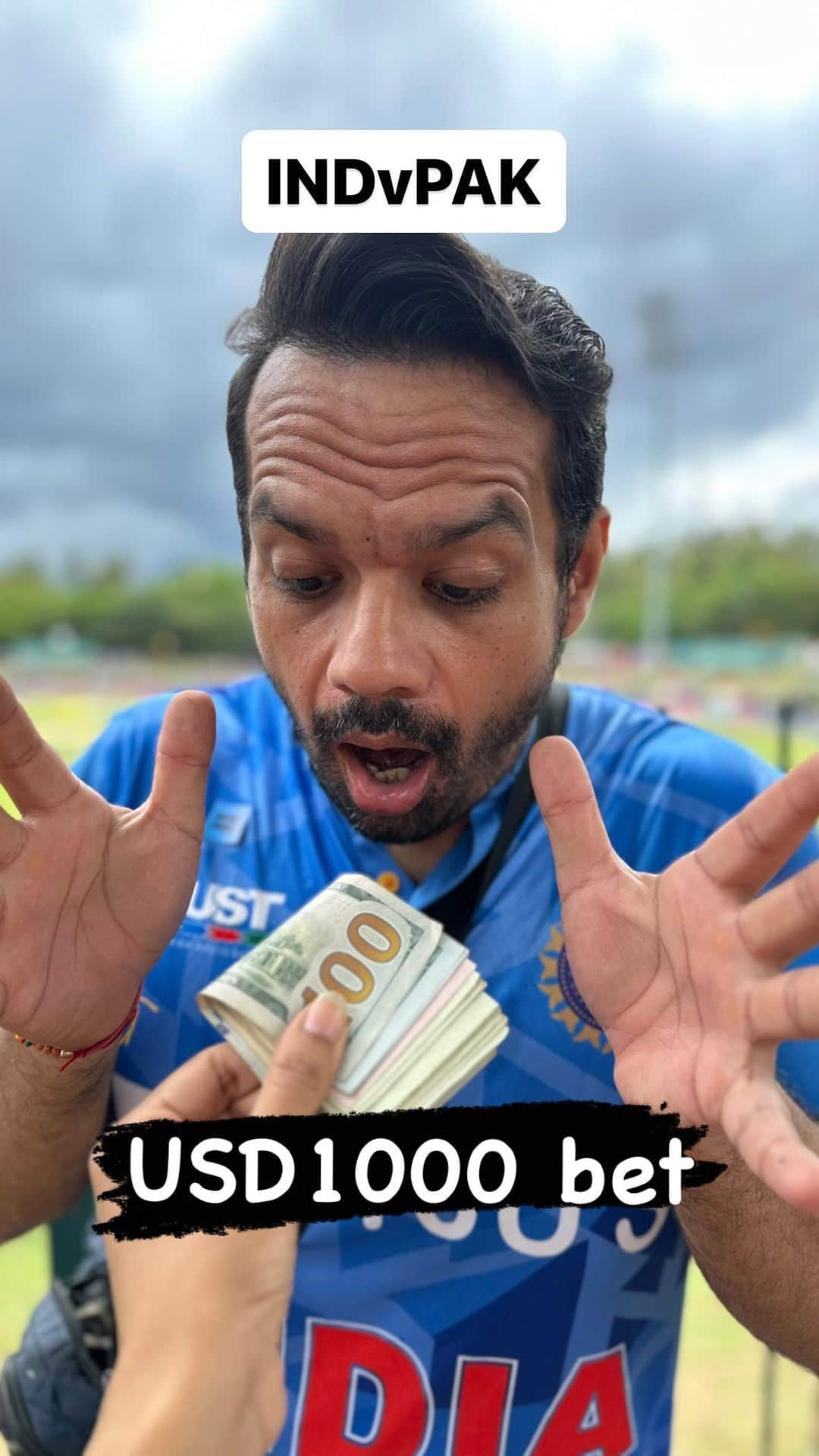 Gaurav Tanejaのインスタグラム：「Kya aap 1000 dollars mein apni tkt beech dete ?? #IndvPak」