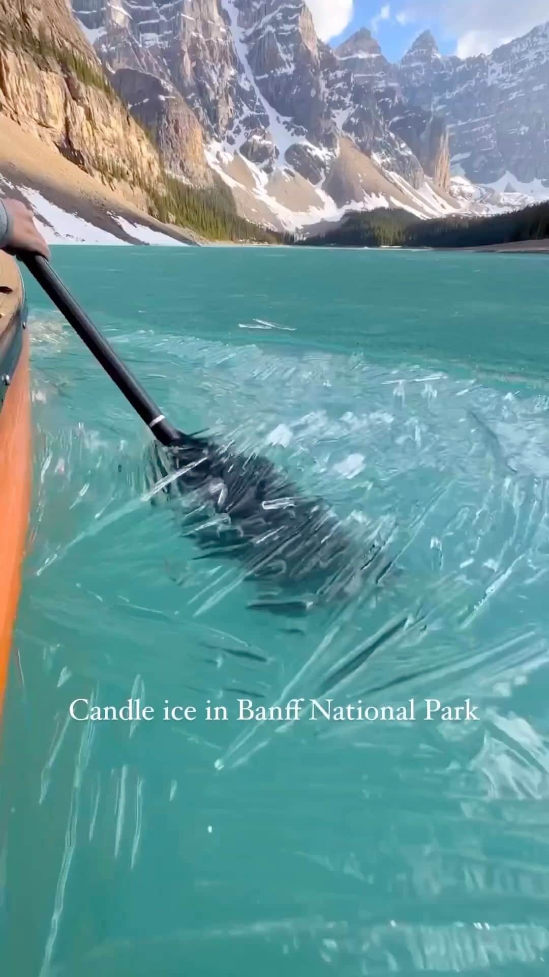 Awesome Wonderful Natureのインスタグラム：「@mddyelrck found candle ice at Moraine Lake back in May 😱🙌🏼 Nature is amazing!!! Tag your friends!!! . Video by @mddyelrck 📍Moraine Lake - Canada 🇨🇦」