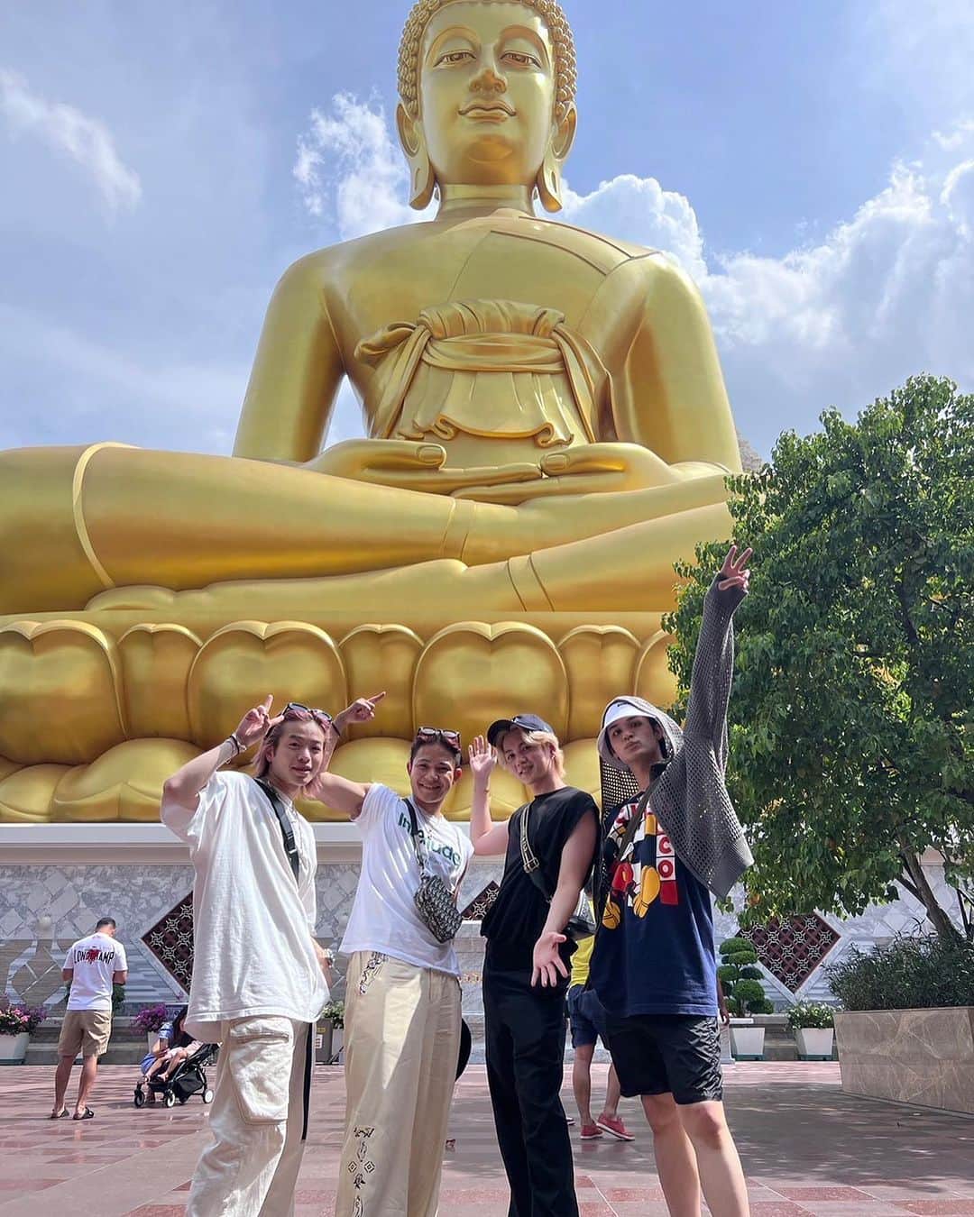 岩谷翔吾さんのインスタグラム写真 - (岩谷翔吾Instagram)「タイが大好きです！  ผมรักเมืองไทยครับ 🇹🇭❤︎  #LDH_NIPPONHAKU2023 #THERAMPAGE #thailand」9月2日 18時56分 - shogo_iwaya_official