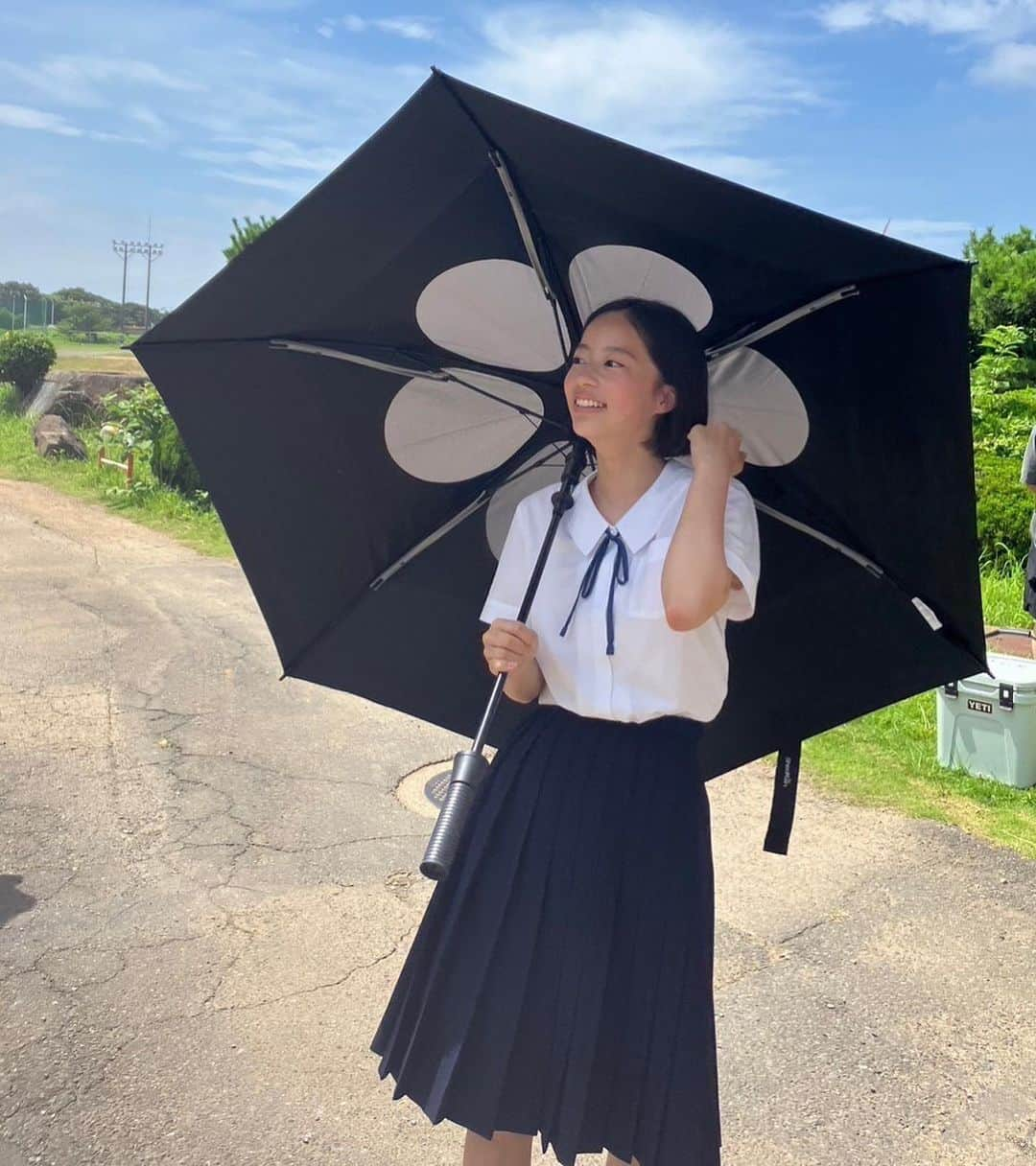 池端杏慈さんのインスタグラム写真 - (池端杏慈Instagram)「︎︎  9月入りましたね🌙 本当に充実した夏休みでした。  ポカリスエットオフショット。 この制服お気に入りです！  私にとって今年はポカリの夏でした。  #ポカリスエット#大塚製薬 #椿#池端杏慈」9月2日 18時57分 - lespros_anji