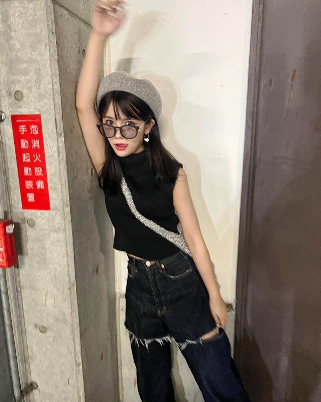 村山優香のインスタグラム：「お腹がすいて力が出ないᥫᩣ   #村の服   #秋服」