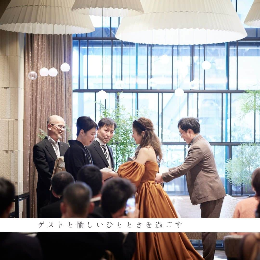 オードヴィーウェディング【名古屋・結婚式場】 のインスタグラム：「/ party report-03 at @medi_wedding.edv  ゲストと愉しむパーティータイム お色直しはトレンドのテラコッタのオフショルダードレスで  ┈┈┈┈┈┈┈┈┈┈┈┈┈┈┈┈┈  これから結婚式を挙げる花嫁さまへ 準備が楽しくなるウェディング情報発信中  おいしいもおしゃれも全部叶える 名古屋のおしゃれなレストランwedding オードヴィーウェディング  会場をくわしく見るならプロフィール ＠eaudevie_wedding.edv の𝐔𝐑𝐋をタップ  ┈┈┈┈┈┈┈┈┈┈┈┈┈┈┈┈┈ #オードヴィーウェディング #オードヴィー花嫁 #eaudeviewedding #edvwedding #愛知式場 #レストランウェディング #名古屋のおいしいウェディング #愛知式場 #憧れの式場 #レストランウェディング #パーティーレポート #先輩花嫁 #結婚式レポ #名古屋プレ花嫁 #2024春婚 #2024夏婚 #2024秋婚 #2024冬婚 #プレ花嫁2023 #プレ花嫁2024 #プレ花嫁準備 #名古屋結婚式 #名古屋結婚式場 #東海花嫁 #東海結婚式 #卒花嫁 #花嫁支度」