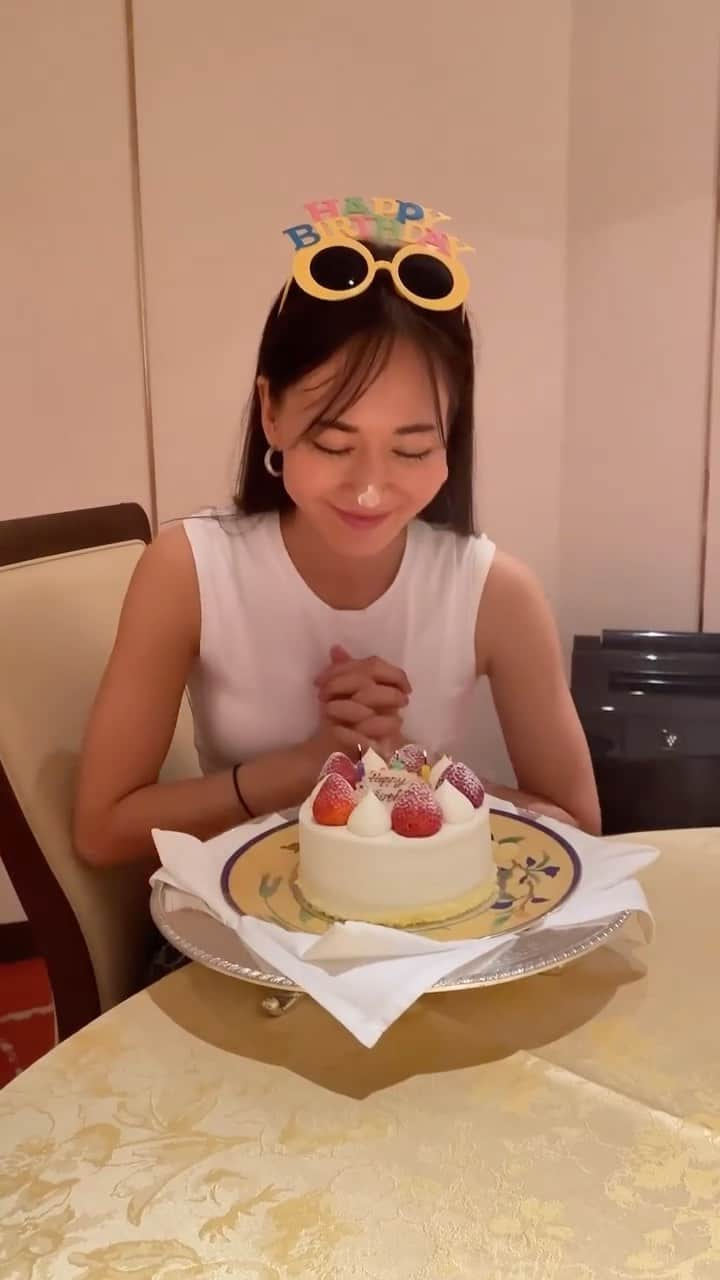 宮河マヤのインスタグラム：「Thank you for all the birthday wishes! たくさんのお祝いのお言葉ありがとう🥰謝謝大家♡  お仕事や健康はもちろん、素敵な出会いもそろそろ、、🙏  この一年もよろしくお願いします🫶」