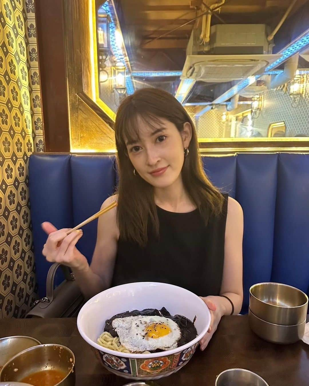 宮澤成良（宮沢セイラ）のインスタグラム：「初めて食べたジャージャー麺🍜 極上サムギョプサルも美味しかったなぁ♪  人気のお店なので、 行く時は予約して行くのがいいですよ◎  📍ブルバム @bulbam_shinokubo   #韓国グルメ #東京韓国料理 #東京ランチ #東京グルメ巡り #新宿ランチ #新大久保グルメ #新大久保韓国料理 #韓国料理屋」