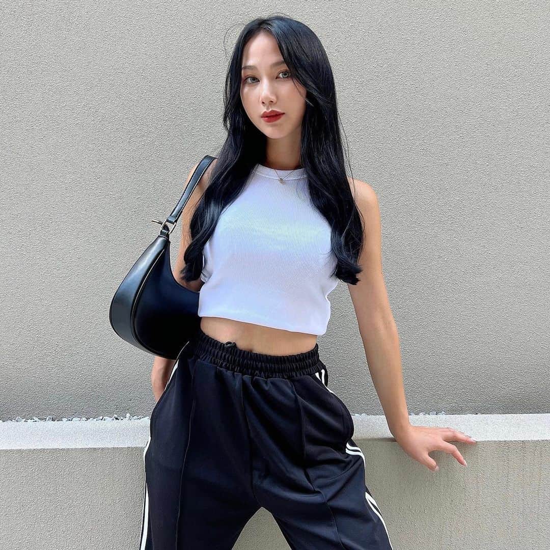 𝑀𝑎𝑘𝑖𝑀𝑖𝑘𝑢のインスタグラム：「最近手抜きナチュラルメイクばっかりだたけど 派手メイクの方がやっぱり似合ってる〜って 思ったから派手にすることにした。  このメイクはナチュラルだったけど 加工で濃くした。すごいねアプリ」