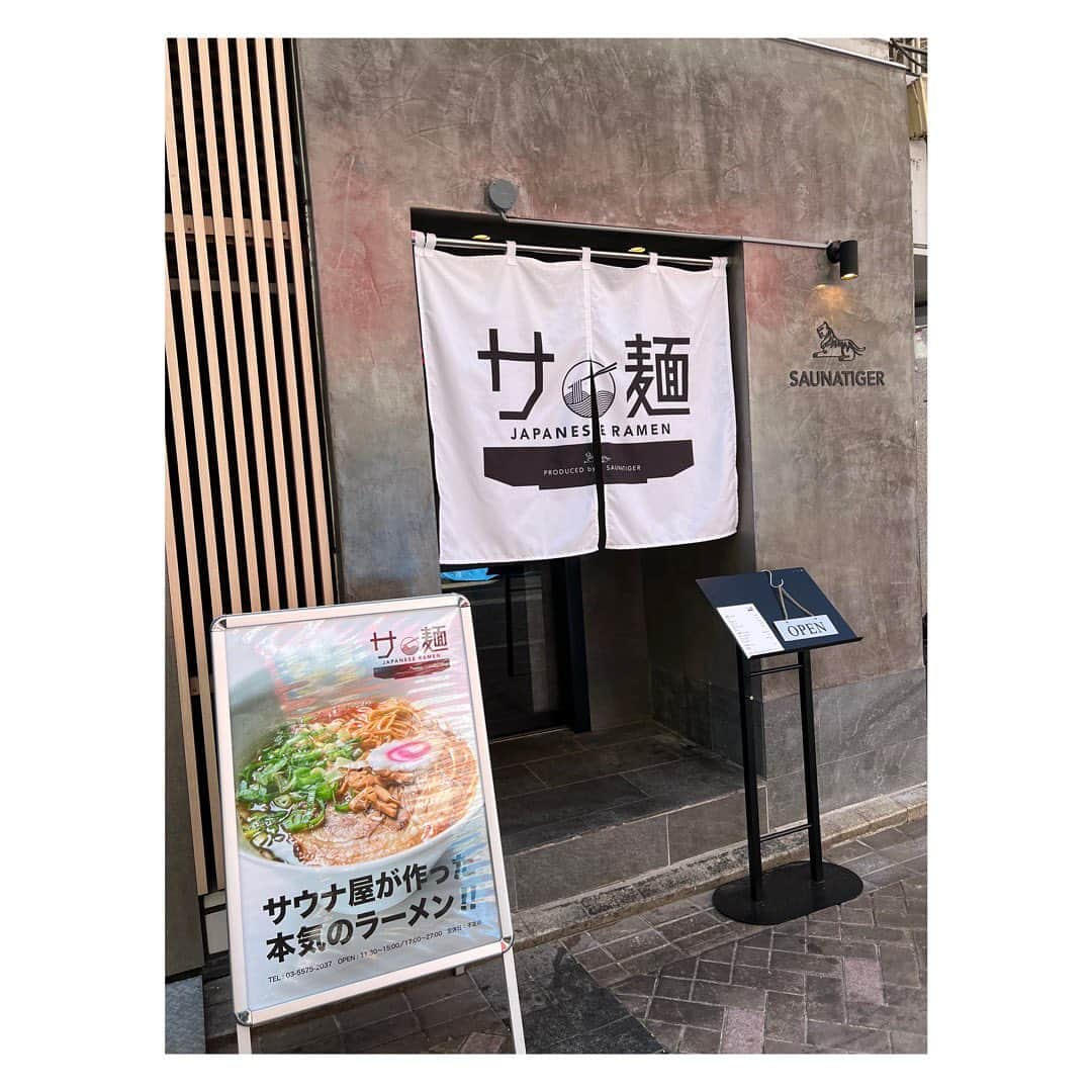 大竹ひとみさんのインスタグラム写真 - (大竹ひとみInstagram)「🧖‍♀️🐯🍜 . .  昨日！ラウンジでのサ飯が美味しすぎるSAUNA TIGER(@_saunatiger_ )さんから、サ麺 というラーメン屋さんがオープンしたと聞いて行ってきました😚🍜  普段少食の私が、 ラーメン、餃子、オロポのかき氷全部1人で食べ切るくらい美味しかった！笑  お客さんも続々来ていて、1人でもお友達とでも、男女問わず来やすい印象だった💭  赤坂に行く時はまた寄りたい！  . . .  #サ麺  #サ飯  #ラーメン  #らーめん部 #saunatiger #赤坂グルメ  #赤坂 #サウナ #サウナ女子  #サ活 #サウナー  #サウナ好きな人と繋がりたい  #ramen #foodstagram #private #instalike #followｍe  #🧖‍♀️ #🍜」9月2日 21時00分 - iamhitomi_48