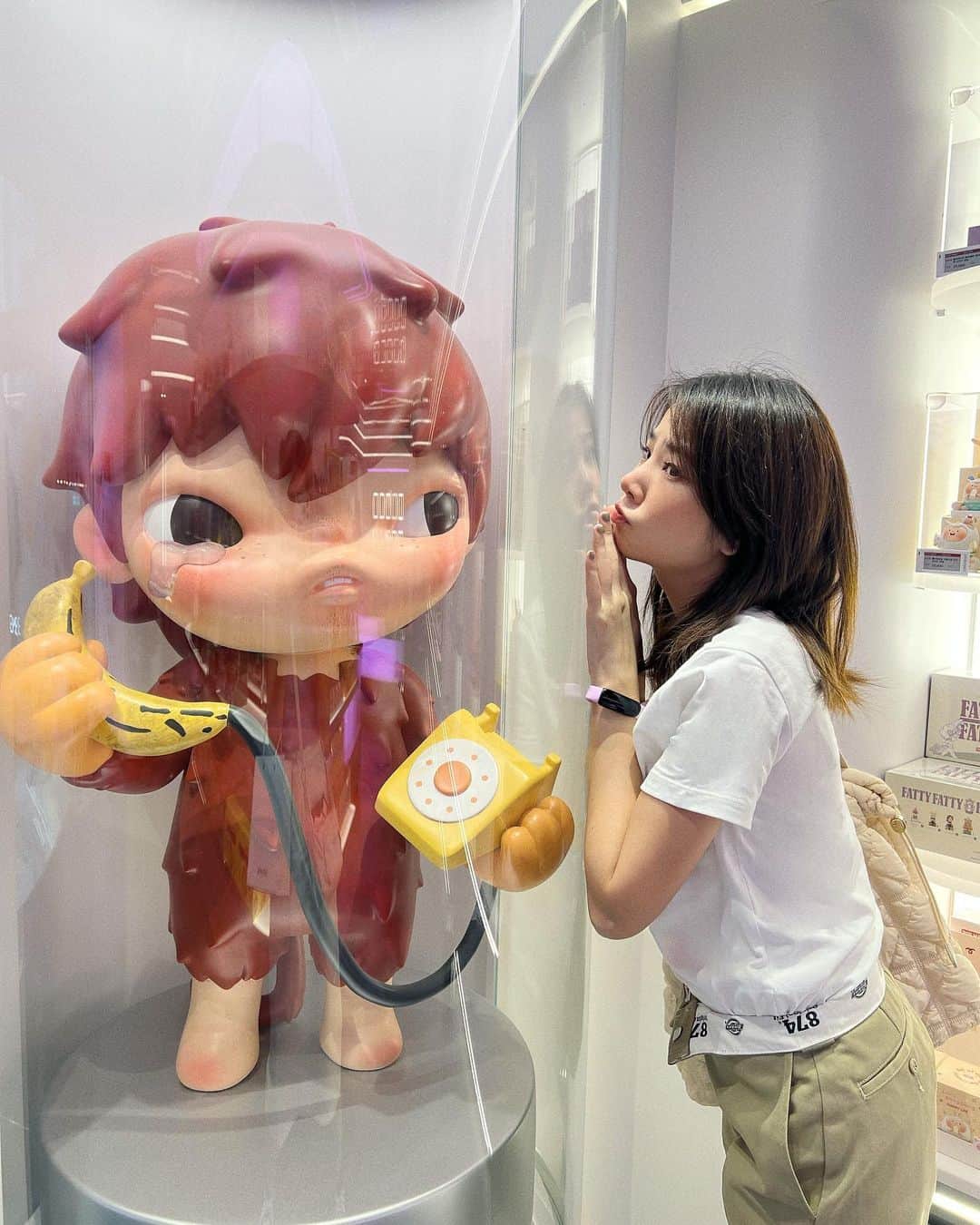 フォン＝サナンタチャット タナパットピサーンのインスタグラム：「I need them all ! 🍭🍬🍒」