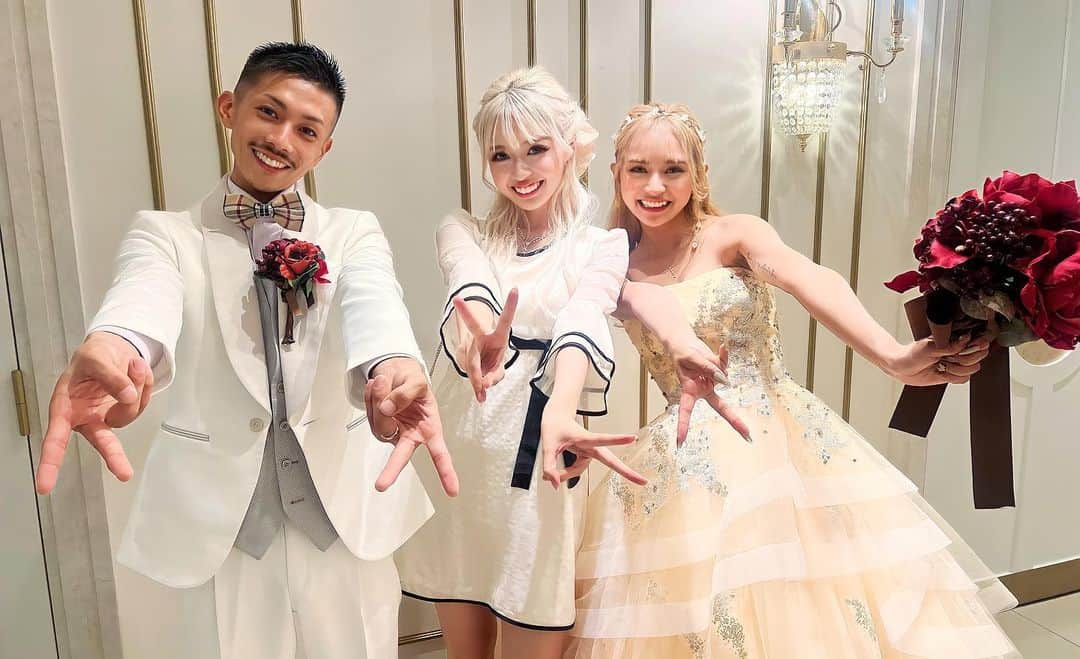 雨宮由乙花さんのインスタグラム写真 - (雨宮由乙花Instagram)「結婚式サプライズ大成功👸🏼🩷  旦那さんからお話頂いて 前から計画立てて、やっと！遂に今日 来ないはずのゆずが結婚式にいるサプライズ🤣❤️‍🔥❤️‍🔥❤️‍🔥  号泣して喜んでくれて本当によかった🥺💗(動画撮り忘れた笑)  式 めっちゃ感動した🥹🫶🏻 ゆかちゃん末永くお幸せにです💕💕  #結婚式サプライズ #eggモデル #うさぎゃる」9月2日 19時32分 - _pinkbunnygirl_