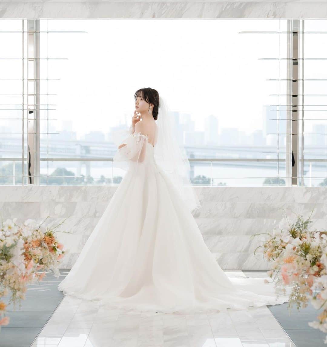 森香澄のインスタグラム：「. PLACOLE & DRESSY 💍 モデルを務めさせていただきました！ . ウェディングドレスってやっぱり特別な気持ちになりますね。 いつか、こんな素敵なドレスを着たいなあと思えた撮影でした💭」