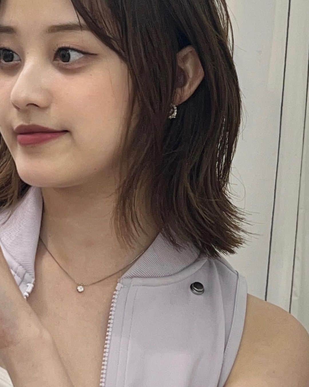福山絢水のインスタグラム：「みみみ、短くしちゃった~⭐︎  この長さいつぶり!!!  可愛いカットいつもありがとうございます✂️❤︎ @baraco__」