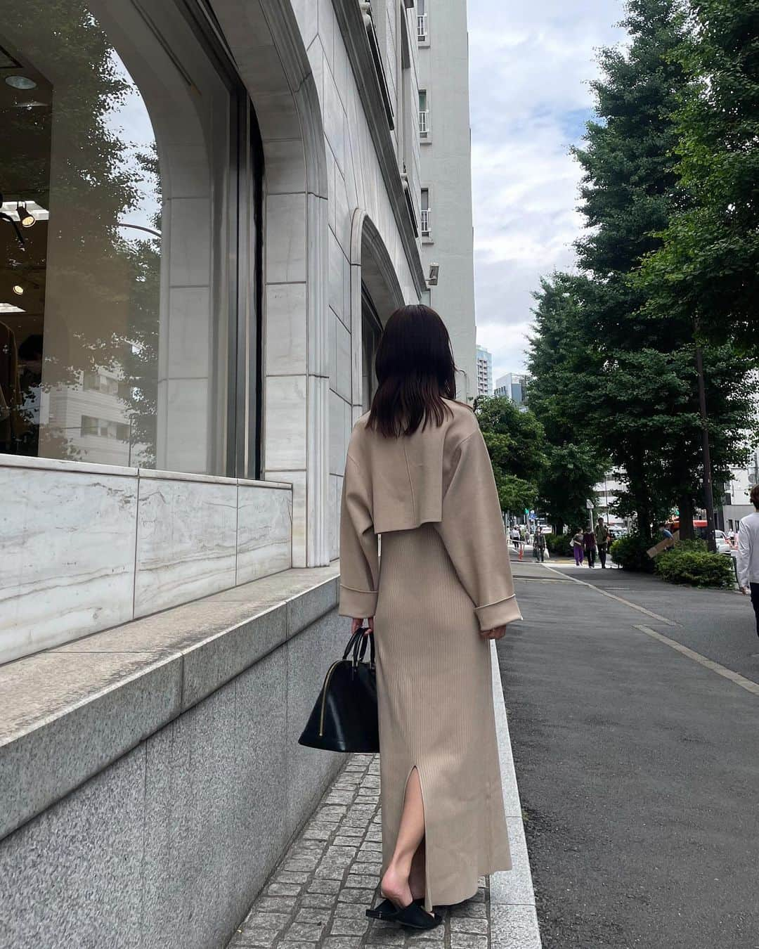 小林花織さんのインスタグラム写真 - (小林花織Instagram)「9/1-9/10まで、juquard knit jacketが即納になりましたのでtie knit dressと期間限定の特別価格でご購入頂けます🌝 程良いルーズ感とがなんとも言えず可愛いし、ショート丈なので合わせやすい○」9月2日 19時40分 - kaori_kobayashi04