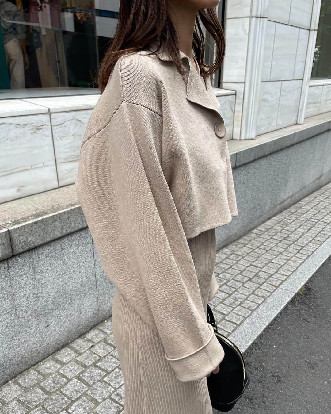 小林花織のインスタグラム：「9/1-9/10まで、juquard knit jacketが即納になりましたのでtie knit dressと期間限定の特別価格でご購入頂けます🌝 程良いルーズ感とがなんとも言えず可愛いし、ショート丈なので合わせやすい○」
