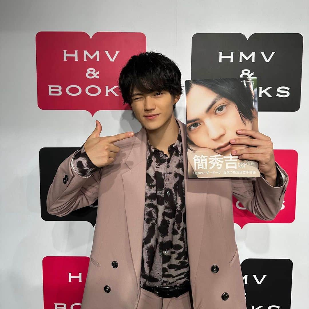 簡秀吉のインスタグラム：「簡秀吉1st写真集『IKKAN』 発売記念イベント📚 in.HMV&BOOKS SHINSAIBASHI  お越し下さった皆さん有り難う御座いました！  本当に楽しいイベントでした  良い思い出になったよ〜🥹  明日の東京も楽しみましょう！  #IKKAN #1st写真集」