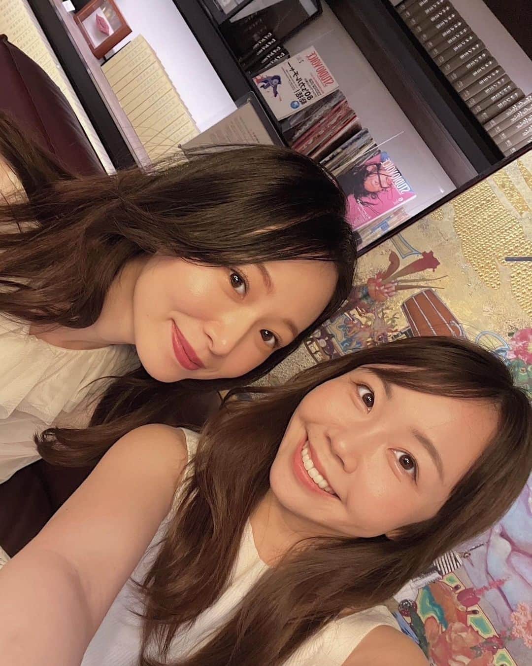西川瑞希（みずきてぃ）さんのインスタグラム写真 - (西川瑞希（みずきてぃ）Instagram)「何年越しかに遊べました♡10代の頃からイベントに会いに来てくれたり、ブランドやってた時もお店に遊びにきてくれたり、こんな私のことをずっとファンですって言ってくれていた優しいあやなんちゃん！  いつか遊びたいね、と言っていてやっと遊べたよ🎀  ずっと明るくて、にこにこちゃんで可愛かったなぁ☺︎☺︎☺︎そしてしばなんfamilyが面白くて、たのしくて、今日は元気パワーをいっぱいもらえました✨ 本当にありがとう//お邪魔しました🏠  コームは名前入りのお揃い！またゆるっと会おうね//  #みずきてぃ #あやきてぃ」9月2日 19時52分 - mizuki_nishikawa_