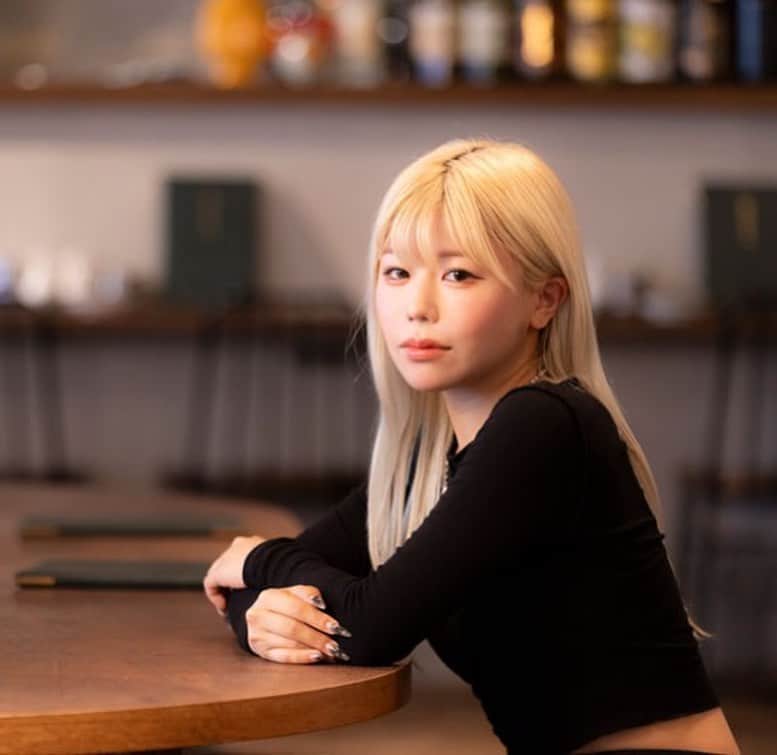 雪下まゆのインスタグラム：「【 インタビュー 】  ダ・ヴィンチwebにて「本の装画を描くこと」を中心にこれまでの作品も踏まえてたっぷり取材をして頂きました📚  ダ・ヴィンチwebからぜひご覧ください！」