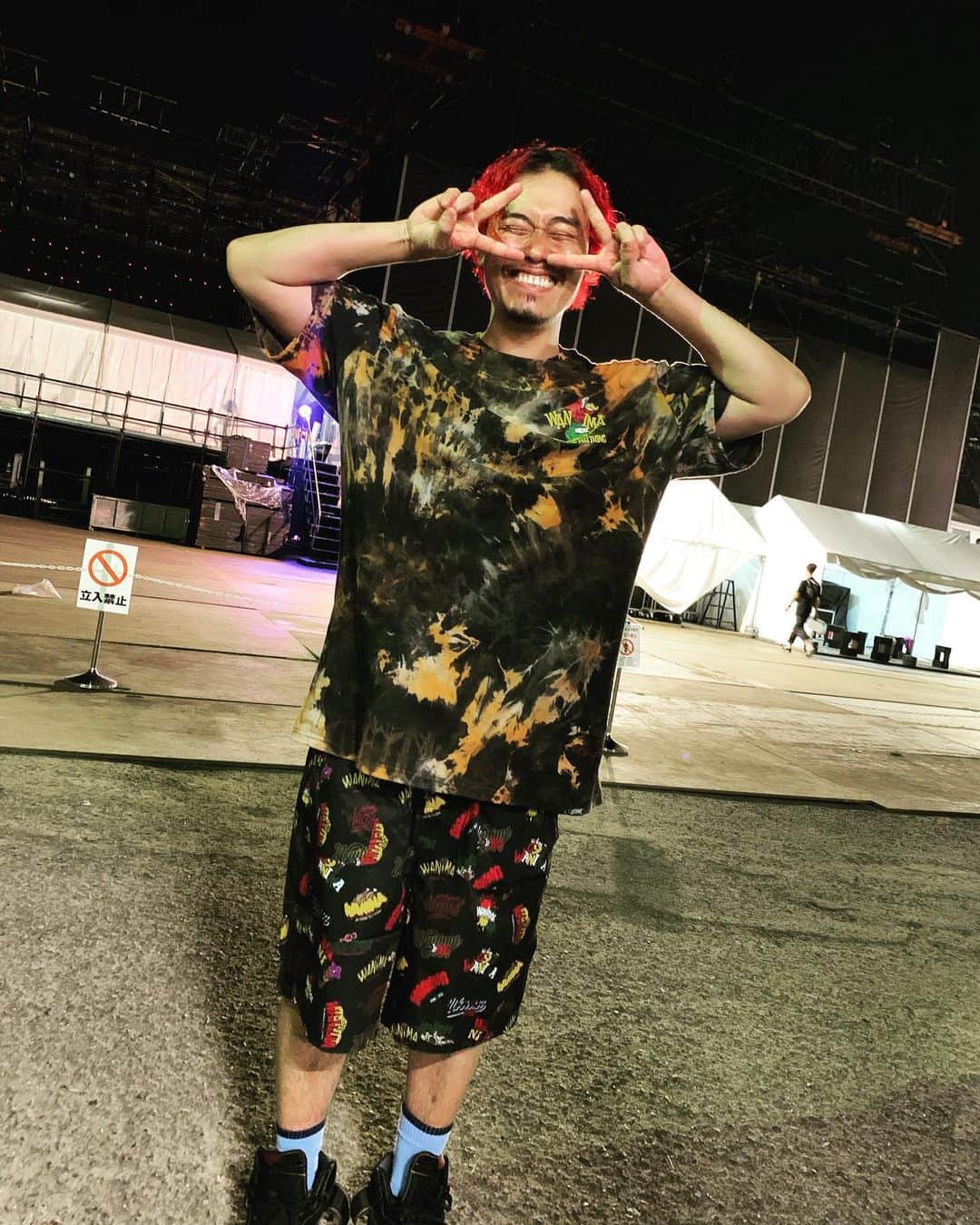 こーいちのインスタグラム：「WANIMAの絶対的王者ギタリスト西田光真さん。  #笑顔以外の顔どこいったんってくらいいつも笑顔でこっちが元気出るし #見習いたいから #ワンチャンフェスまた呼んでね♥️」
