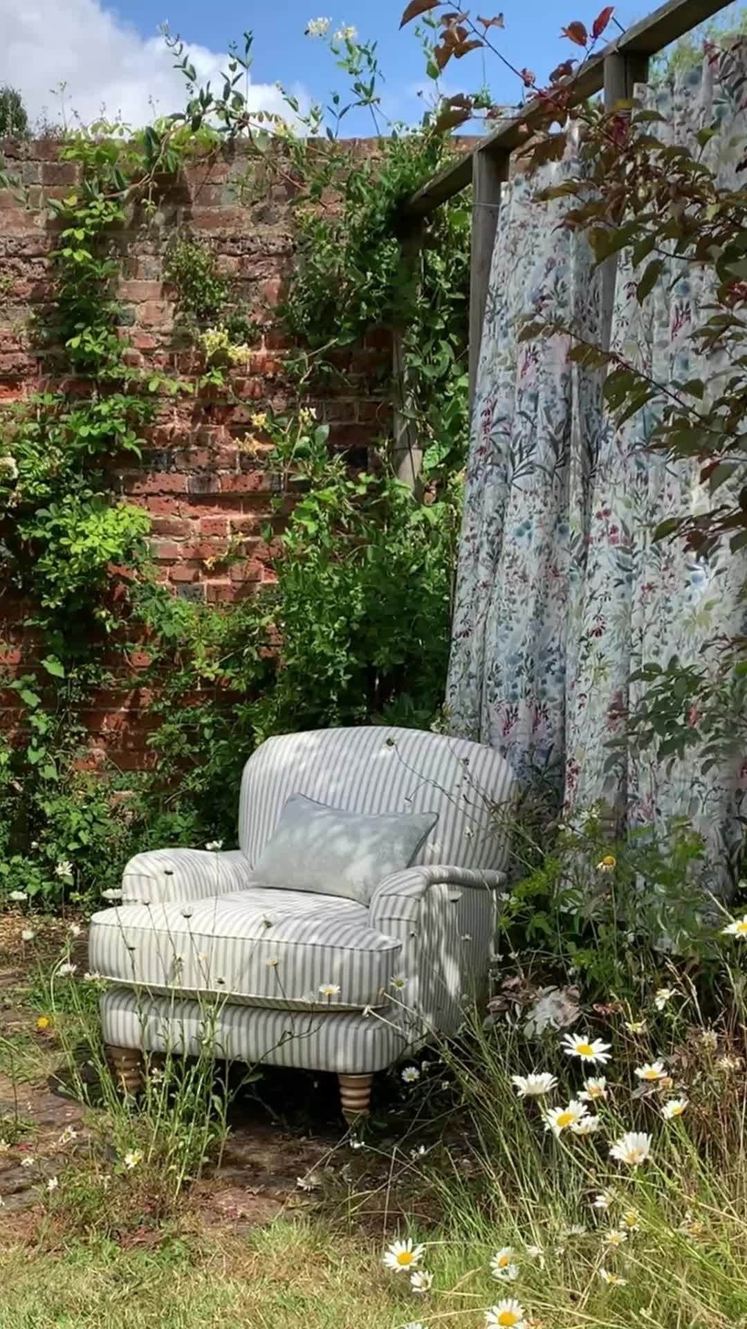 ローラアシュレイのインスタグラム：「Draped in nature. 🌿⁣ ⁣ 🔎 Lyme Regis Stripe Lynden Chair⁣ 🔎 Pointon Fields Made to Measure Curtains」