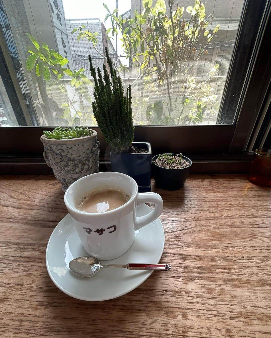 田中珠里さんのインスタグラム写真 - (田中珠里Instagram)「念願のジャズ喫茶に行ってきました☕️ レコードも沢山あって ジャズ聴きながらゆったり出来るの ほんとに癒しでしかなかったです！ 絶対またいく。  #喫茶店 #jazz」9月2日 19時52分 - shuritanaka_official