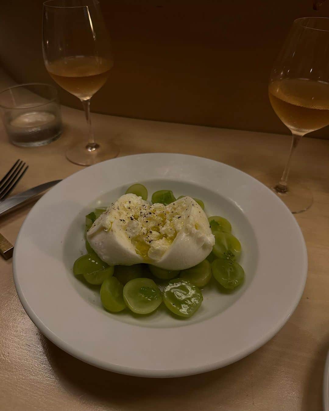 塚本いづみのインスタグラム：「. せっかく50kg切れたのにまた越した🫰🏽🍷🐷」