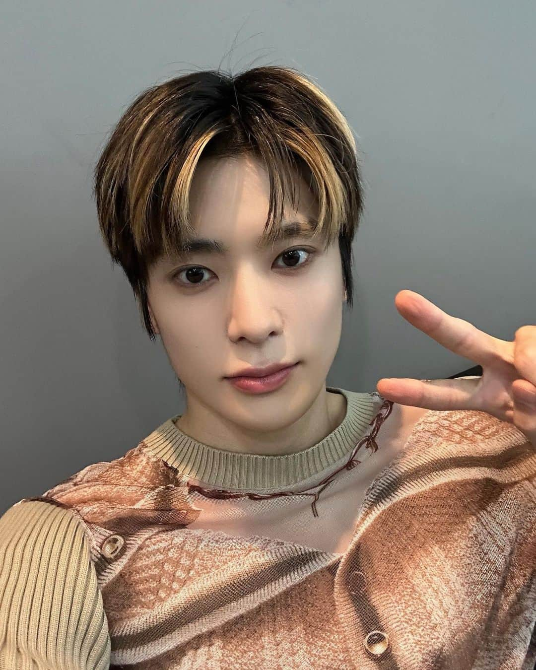 NCTさんのインスタグラム写真 - (NCTInstagram)「오늘 음중 무대도 응원해줘서 고마워요 시즈니는 내 자부심  #JAEHYUN #NCT #NCTU #BaggyJeans #NCTU_BaggyJeans #GoldenAge #NCT_GoldenAge #NCT127 #NCTDREAM #WayV #NCT_DOJAEJUNG #쇼음악중심」9月2日 19時54分 - nct