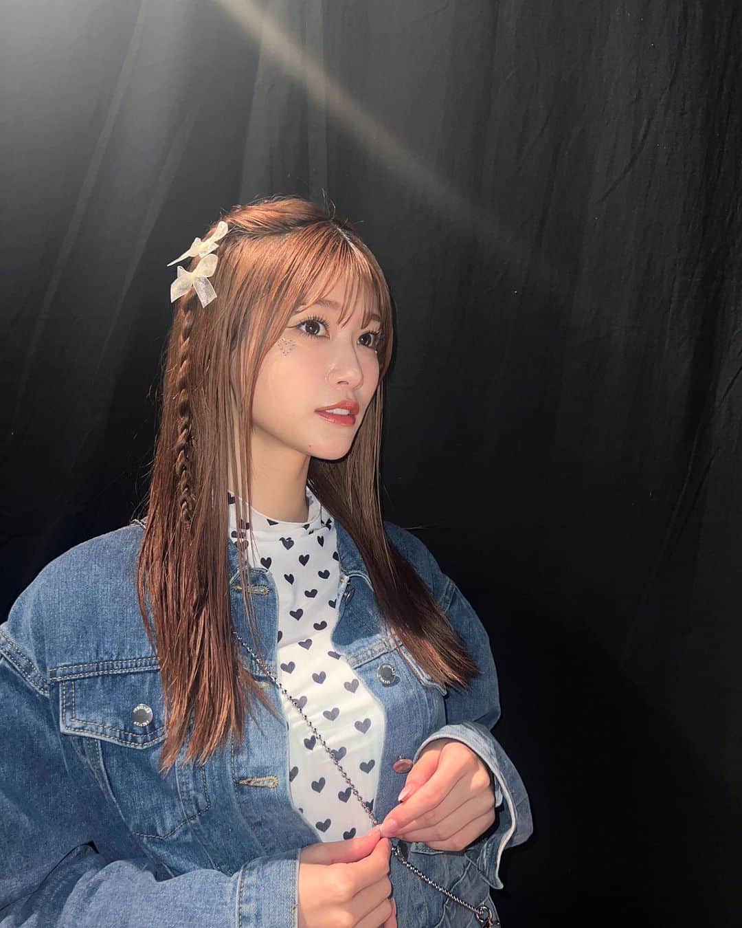 のインスタグラム：「TGCありがとうございました♡  顔にはーとっ」