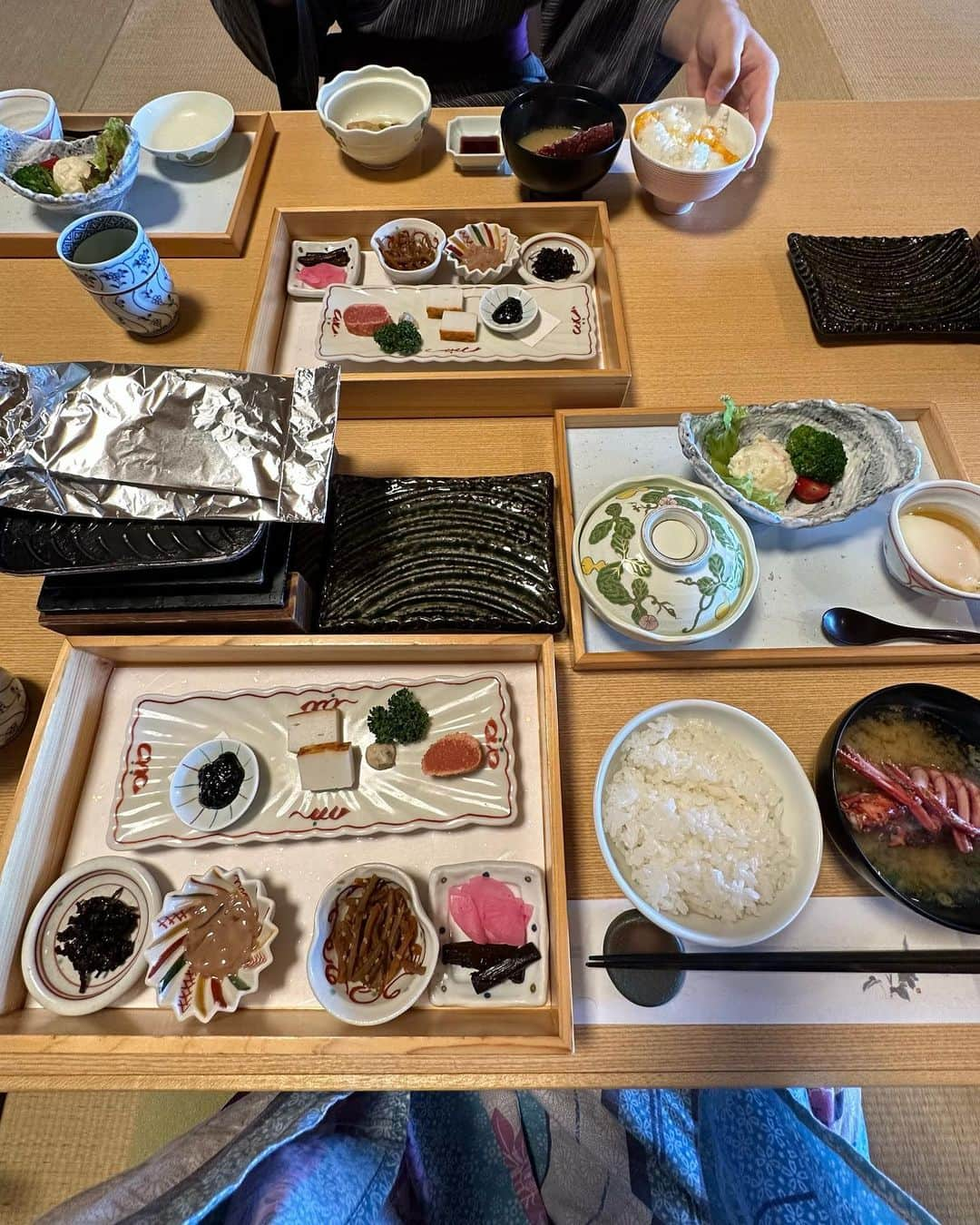 大野莉昂さんのインスタグラム写真 - (大野莉昂Instagram)「ひたすら食べて、温泉、サウナ♨️🐟 サウナハットしっかり持参。笑 こんなに非対称なリボン結び初めてみて驚き😸🎀 #伊豆旅行 #伊豆稲取 #食べるお宿浜の湯」9月2日 19時58分 - bbbbrikopanda