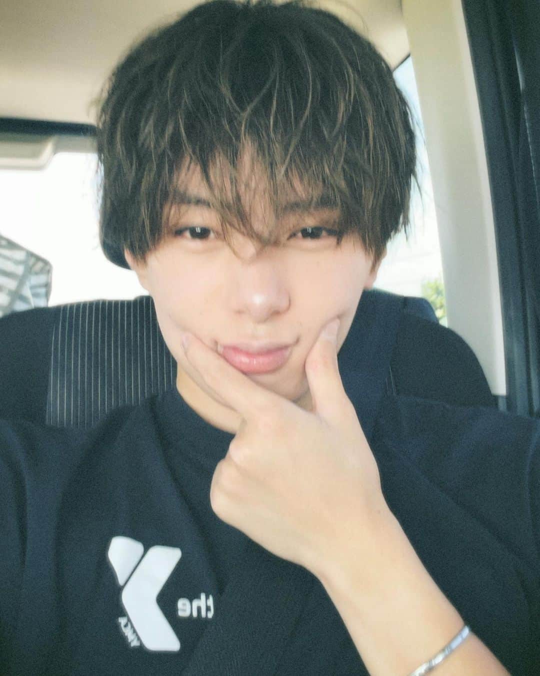 旭空汰のインスタグラム：「時差投稿失礼します😵‍💫  十都市フリーライブツアー１都市目  「宮城県」！！！🐮  本当にありがとうございました！！  念願の牛タンめちゃくちゃ美味しかった…  暑い中来てくださってありがとうございました！  宮城県の人にトラエラの良さが伝わってたらいいな〜！  また絶対にきます！  また会う日まで！！！！！！🐮」