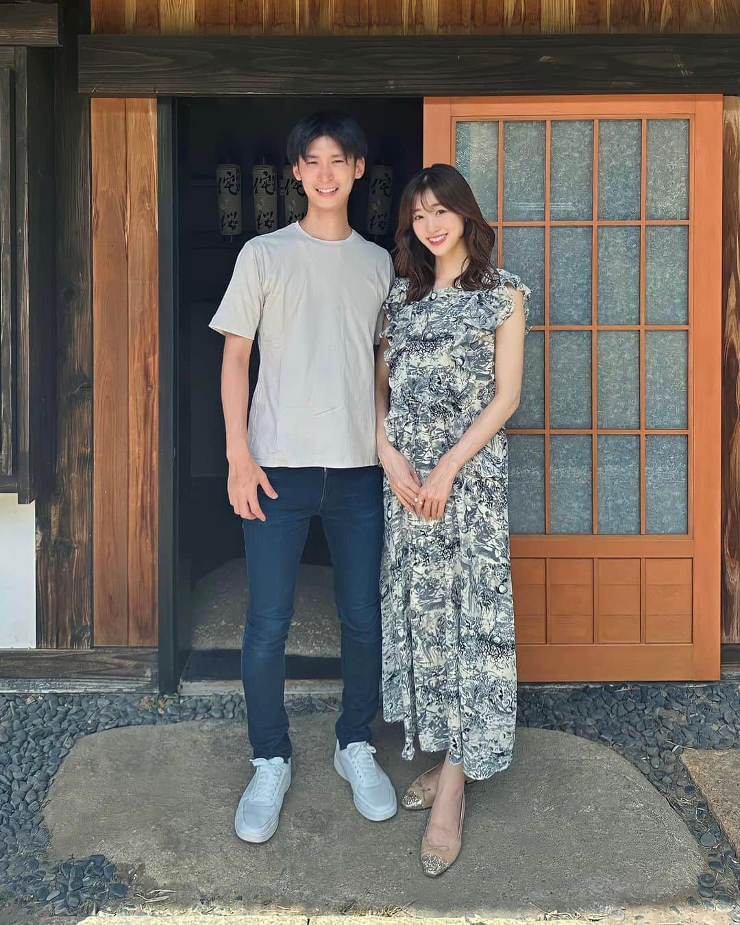 牧野結美さんのインスタグラム写真 - (牧野結美Instagram)「𝑊𝑒𝑙𝑐𝑜𝑚𝑒 𝐵𝑎𝑏𝑦 👶🏻🩵  ー ご報告🤍 ー  私事ですが、この度新しい命を授かりました。 この冬に男の子を出産予定です。 こうして授かれたこと、本当にうれしく思います。  妊娠がわかって早々に悪阻が始まり うれしい反面、ひどい船酔いとインフルエンザに 同時にかかったような体調の日々で 3ヶ月ほどは泣いてばかりいましたが、 悪阻によるしばらくの入院期間を経て 安定期に入り、ようやく体調も落ち着きました。  会社の上司や同僚のサポート、両親や夫の支えのおかげで なんとか乗り越えることができました。  今は、日に日に大きくなるお腹とともに ぽこぽこと活発になる胎動がとっても愛おしいです☺️♡  元気に生まれてきてくれることを願いながら、 残りのマタニティライフと あと少しの夫婦2人きりの時間を 穏やかに、大切に過ごしていきたいと思います🕊️✨  #妊娠報告 #妊娠7ヶ月 #プレママ #男の子ママ #マタニティ #マタニティライフ #第一子妊娠中」9月2日 11時01分 - yumi_makino_