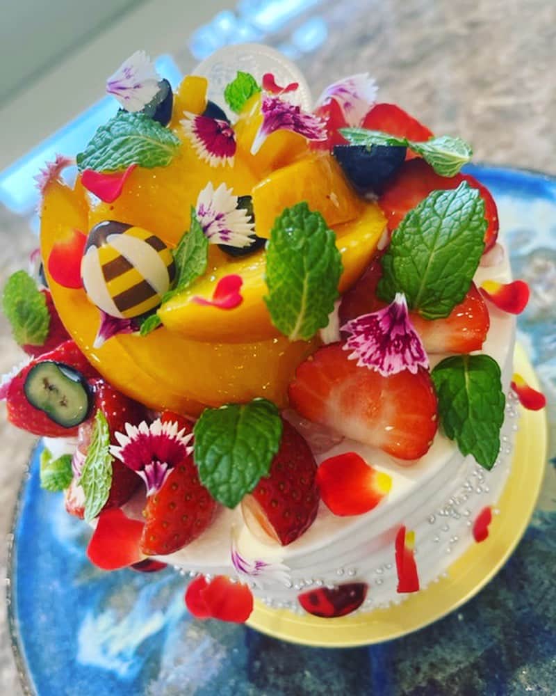 カファレルチョコレートさんのインスタグラム写真 - (カファレルチョコレートInstagram)「#birthday cake #特注 ケーキ  北野店限定  いつもご注文を頂いている神戸の有名#和食 屋さんからのご依頼で。 どうも有難うございました。  #caffarel #カファレル #スイーツ #デザート #神戸 #神戸カフェ #神戸スイーツ #kobe #ドルチェ #dolce #cake #sweets #chocolate #関西グルメ #関西スイーツ #神戸スイーツ」9月2日 11時16分 - caffarel_hy