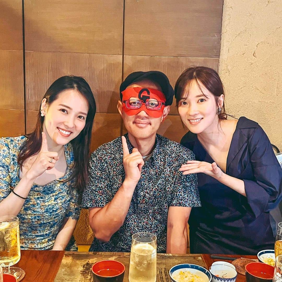 奈津子さんのインスタグラム写真 - (奈津子Instagram)「先日大ファンのゲッターズ飯田さんに占っていただきました。光栄すぎるし、本当にお人柄が温かすぎて…自分も更に人間として高みを目指さなくてはと襟を正す思いでした。お逢いできて本当に嬉しかったです😊  言っていただいたことで印象的なのは↓  ・礼儀正しくて非常にまじめ ・財運がよい(歓喜🔥 ・運の質が高い、実は運任せ ・ストレス発散がニガテ(ドンピシャ🫣 ・ふざける心、サービス精神をより大切にして ・今年は求められることを頑張ると評価される ・応用力と真似がうまい ・だからこそ一流のものを見てください ・トレースして自分のものにできる力がある ・声が凄くいい、声の仕事ほかにもきます ・2025年から俳優業が好調 ・2025年、とても大事 ・2025年以降の三年間すごく大切(期待🥰 ・白ピンク赤がラッキーカラー(身につけまくります  再来年が待ち遠しいです。。笑✨とむさん改め　#錦笑亭満堂 さんにも会えて嬉しかったです✨  #ゲッターズ飯田 さん　#占い #占い師  #家電 #家電好き #家電女優 #奈津子 #一卵性 #双子 #五星三心占い #🔮」9月2日 11時16分 - natsuko_kaden