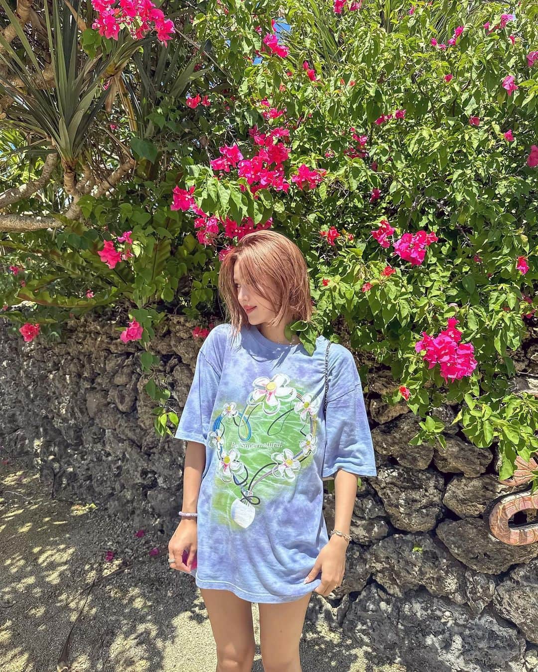 Meeのインスタグラム：「Hello September🩷🩷🩷  I’m still in summer tho🌴  きらっきらな8月おわっちゃった🥲 はろー！ぎらっぎらな9月🤩🩷  #sly #tシャツコーデ」